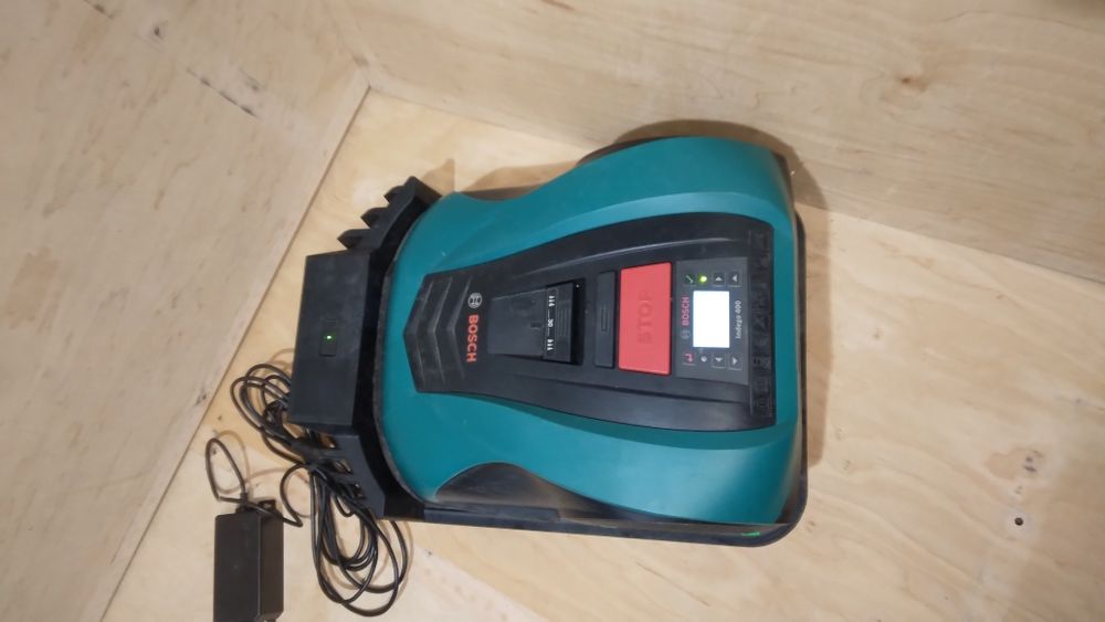 Robot koszący Bosch Indego 400 kosiarka samojezdna Bosch