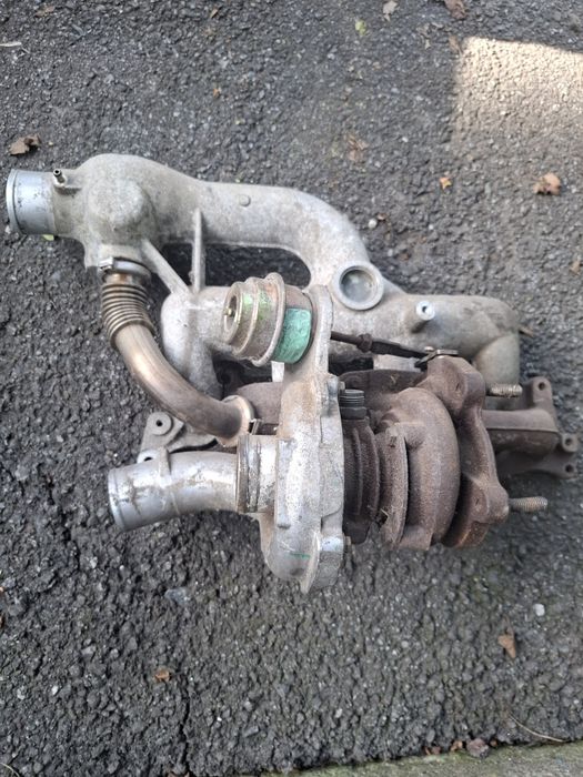 Колектор впускний/випускний