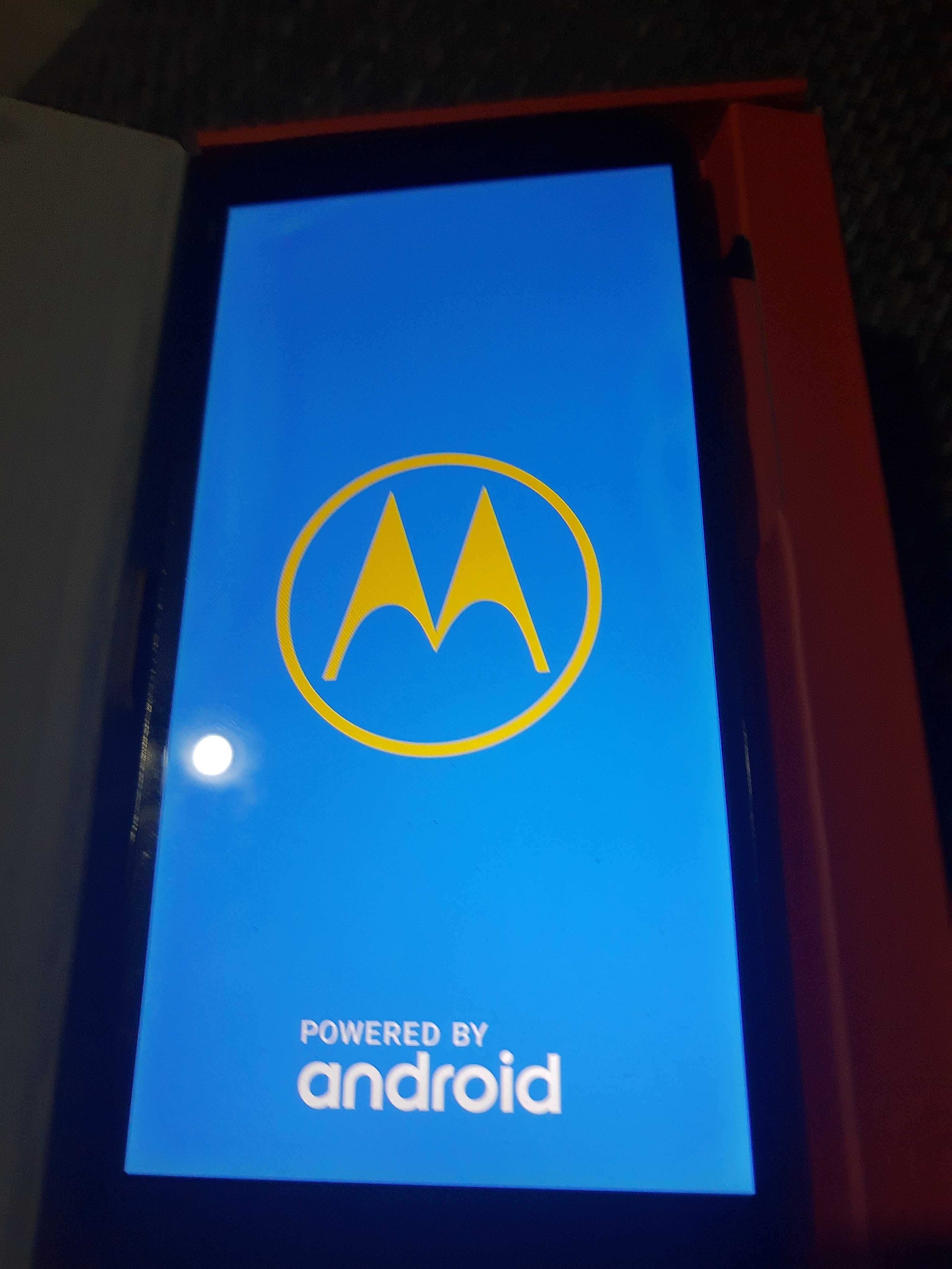 Motorola e 6 ,za 149 zł niebieska stan b.dobry