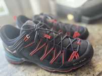 Salewa - Buty damskie MTN TRAINER Lite premium navy/fluo coral 42