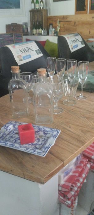 Pratos, copos, talheres, utensílios de cozinha...