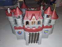 Zamek rycerski duży i 10 figurek rycerze Fisher Price