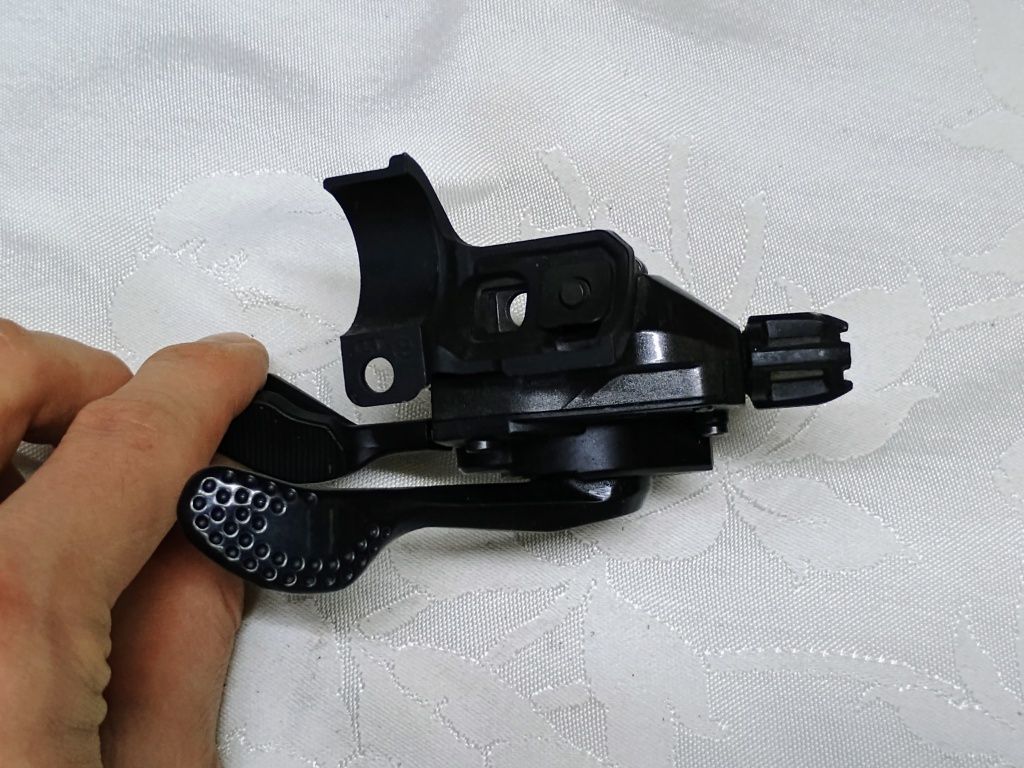 Manetka i przerzutka Shimano Deore XT SL-M8000 FD-M8020 przednia 2x11