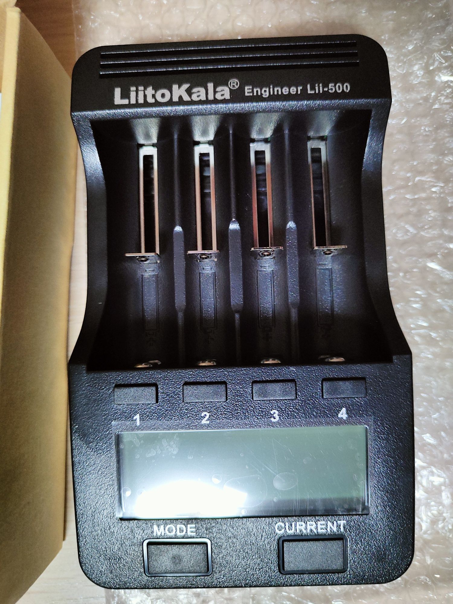 Зарядний пристрій litokala Lii-500 з функцією Power Bank