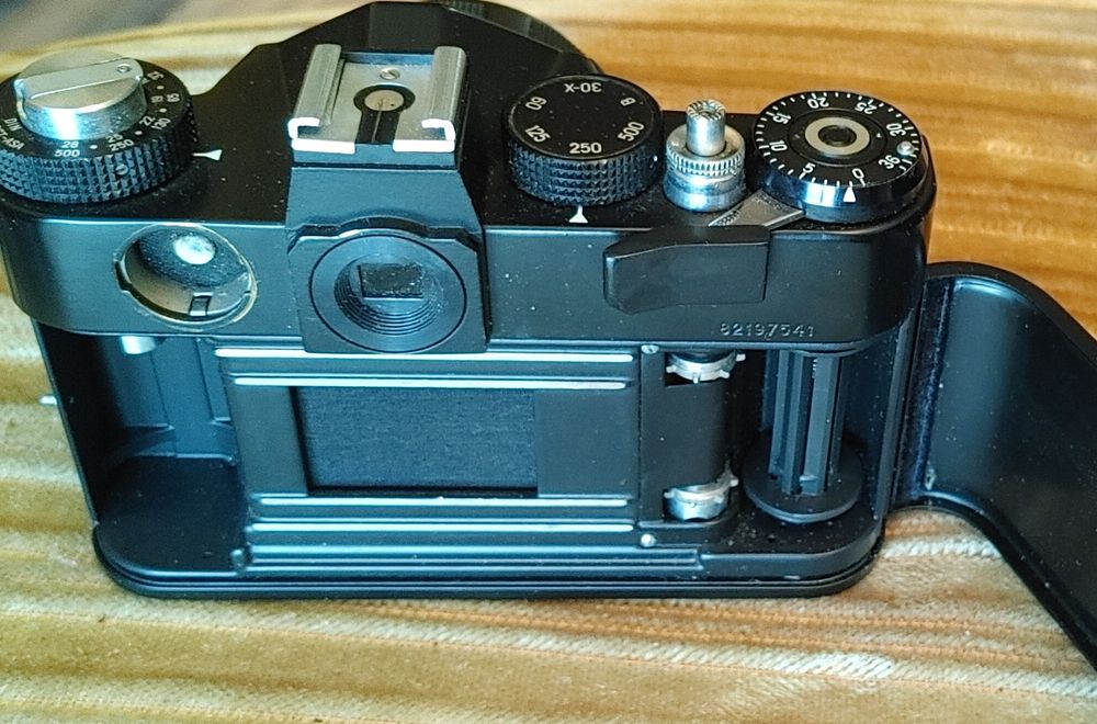 Aparat Zenit TTL używany Bardzo dobrym stan. Uszkodzona klapka