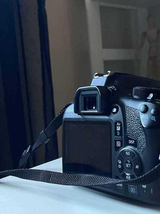 Canon 1300D pouco usada