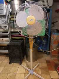 Напольный вентилятор Vitek   с пультом  в хорошем рабочем состоянии