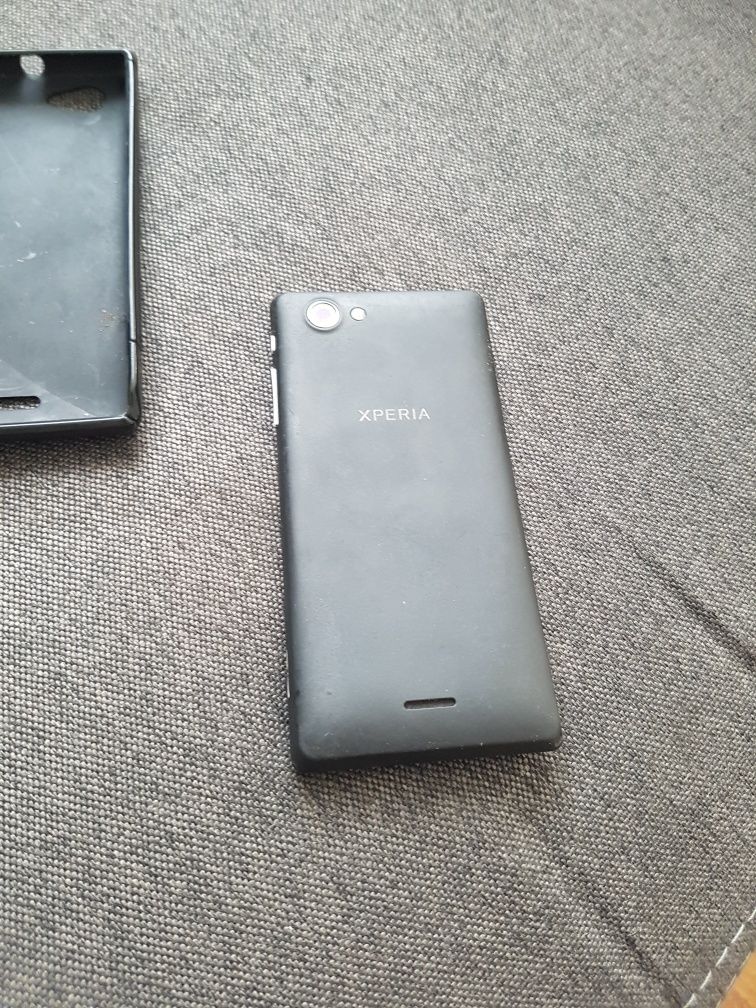 Sony Xperia J. W pełni sprawny bateria dobra. Jak na foto.