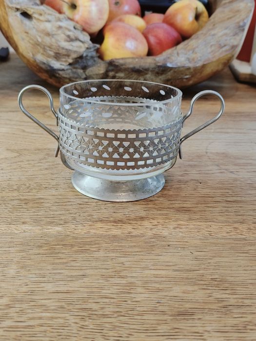 Stara cukierniczka w metalowym koszyczku PRL 82