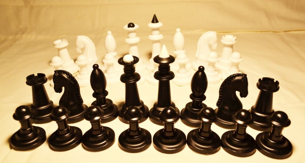 шахматы продам набор фигур для игры в шахматы новый