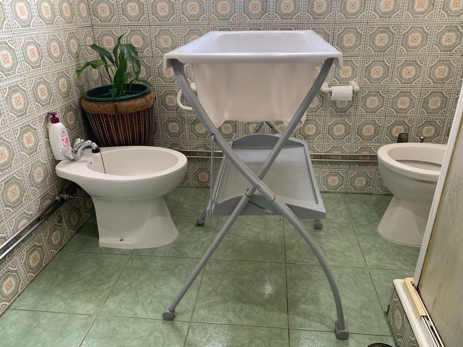 Banheira para bebé com suporte