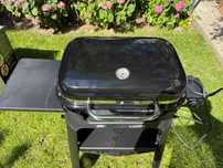 Lumin ze stojakiem grill elektryczny Weber