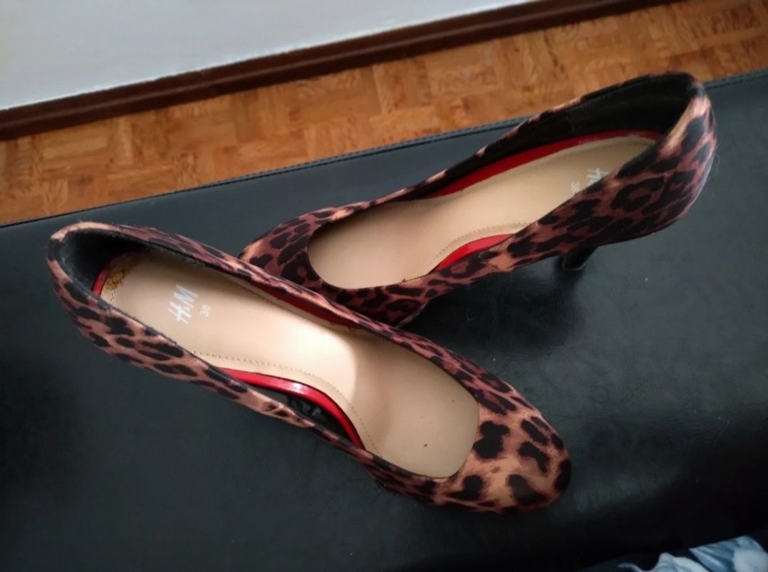 Sapatos salto tigresa