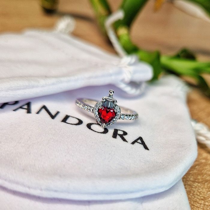 Каблучка срібна .