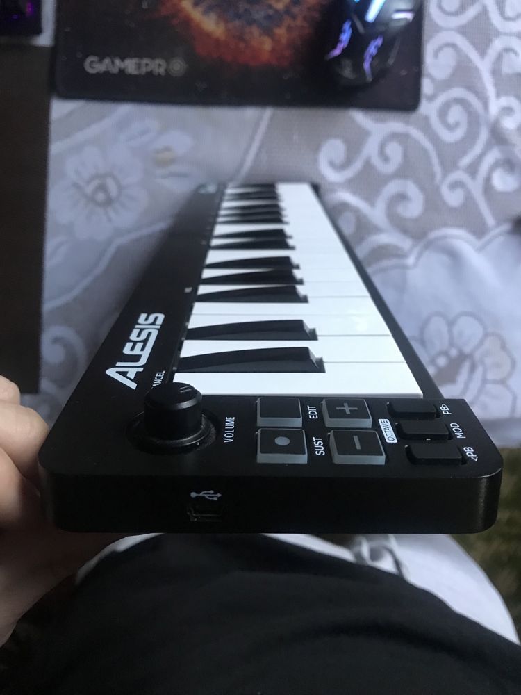 Миди-Клавиатура