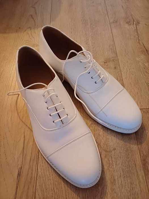 Sapatos NOVOS de couro brancos 41 Nunca usados