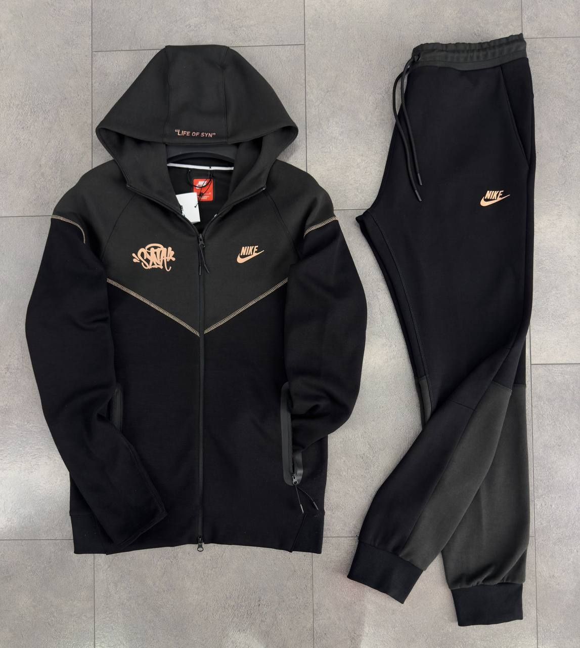 Крутий  костюм  Nike tech fleece central cee Syna World  розмір  S-XL