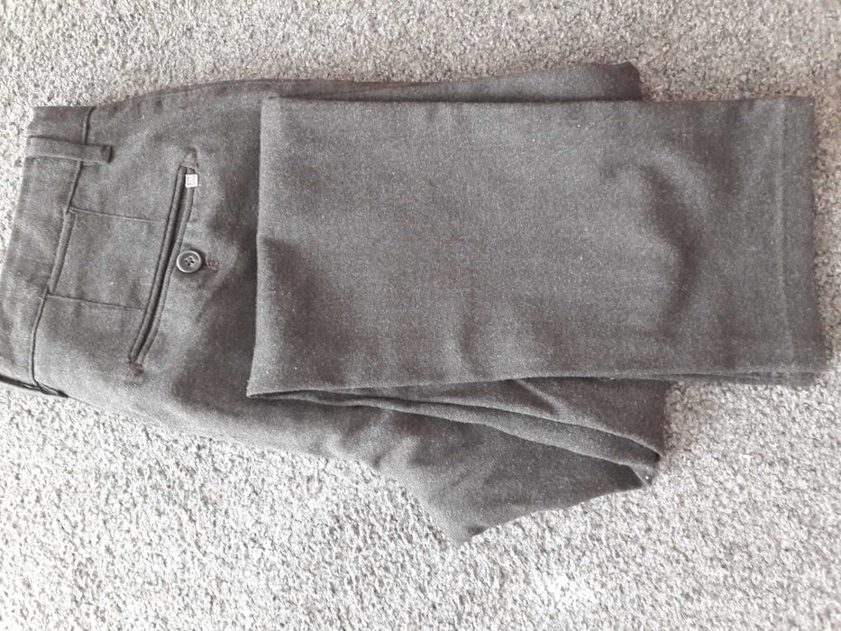 Spodnie chłopięce rozm 29 i 30 firmy Zara.