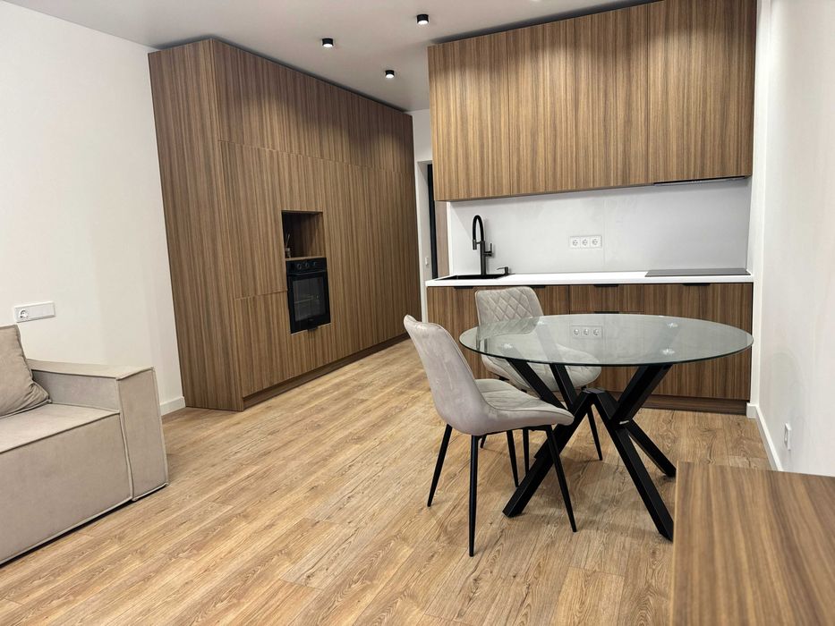 Однокімнатна квартира-студія з новим,сучасним ремонтом,ЖК Молодість!