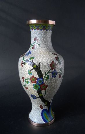 Китайская декоративная ваза с изображением сакуры