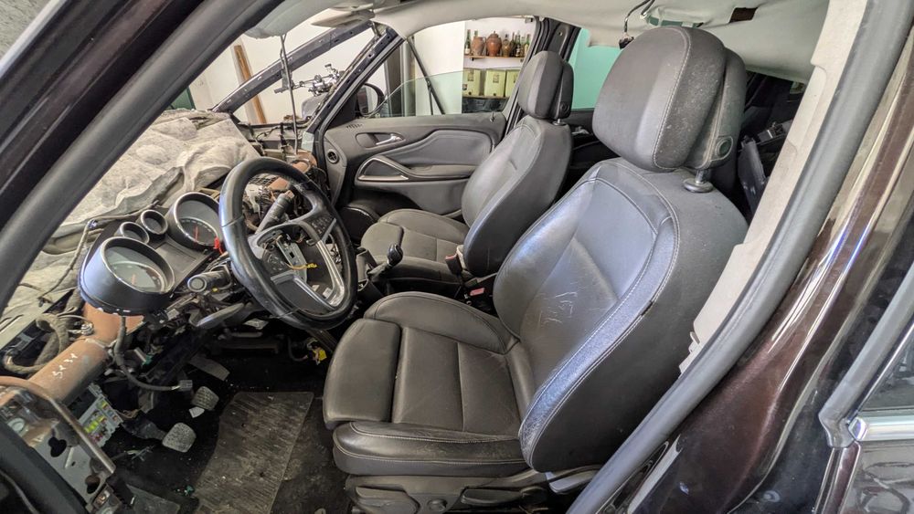Vendo Opel Zafira C Tourer 2.0 165cv 2012 com documentos Motor A20DTH