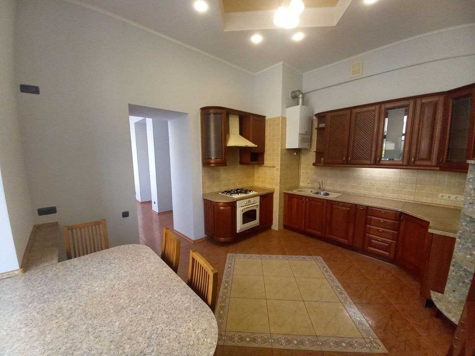 Продам квартиру з автономним опаленням вул Саксаганського 28 Центр