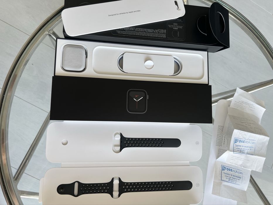 Apple Watch Nike 6 44 мм Space Gray Aluminum