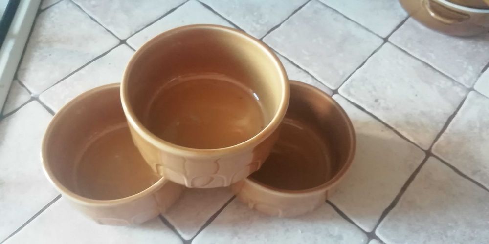 Cztery miseczki porcelit Pruszków