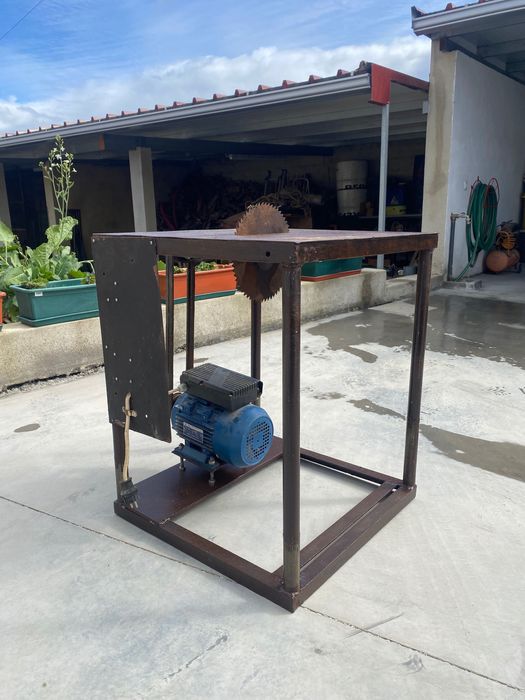 Mesa com Serra Circular