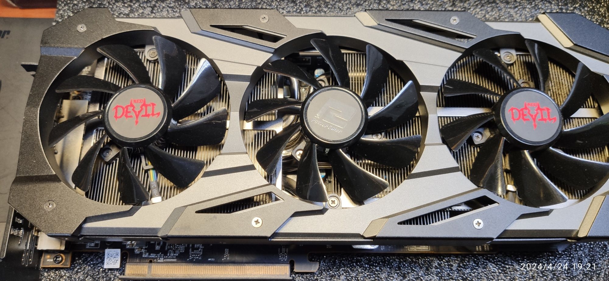 Видеокарта AMD RX 5700 XT Power Color Red Devil, состояние супер,!