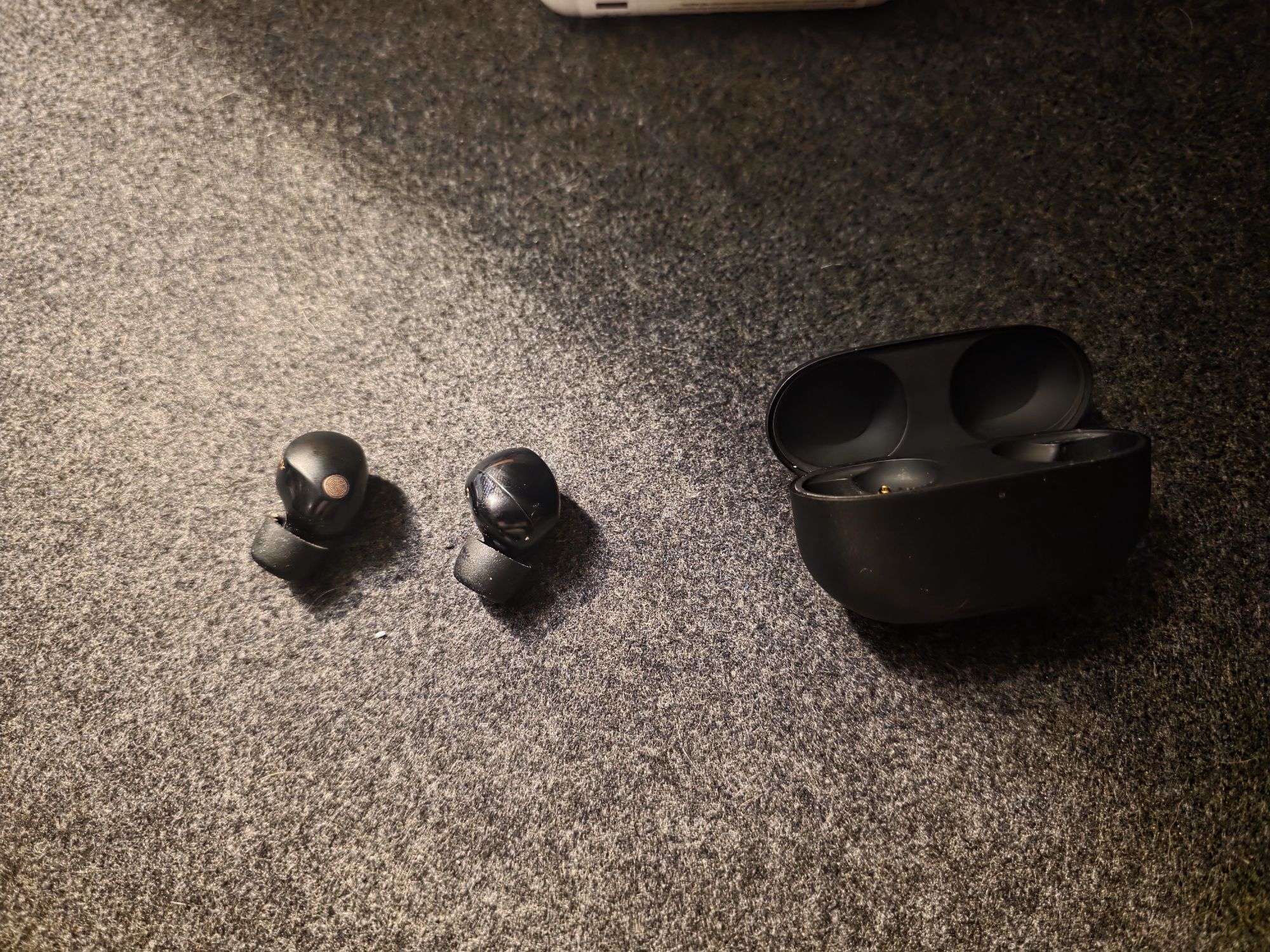 Sony earbuds WF-1000XM5