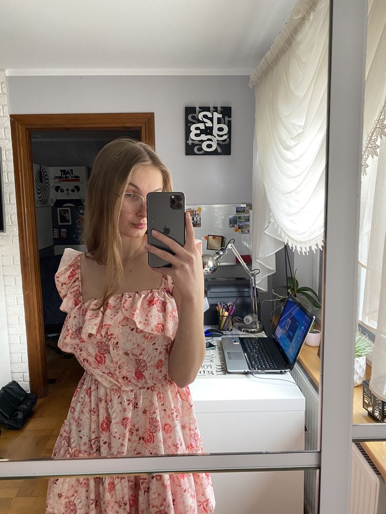 Różowa sukienka letnia