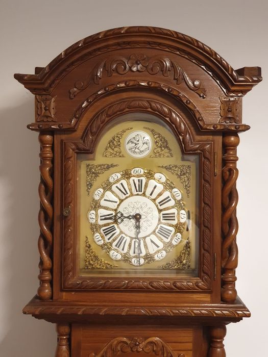 Relógio Clássico de Chão 
Melodias com so