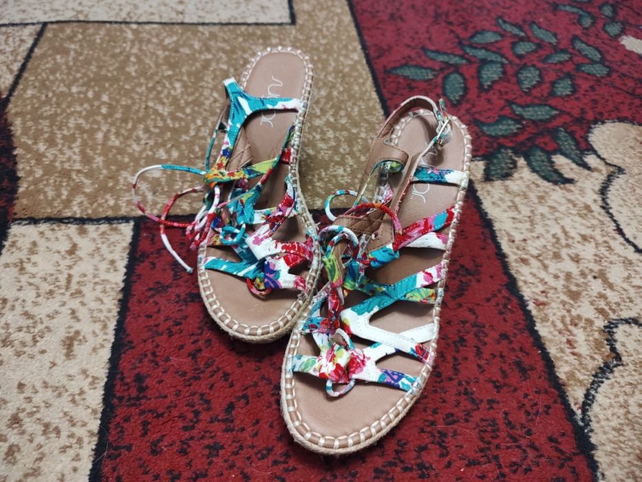 Босоножки женские