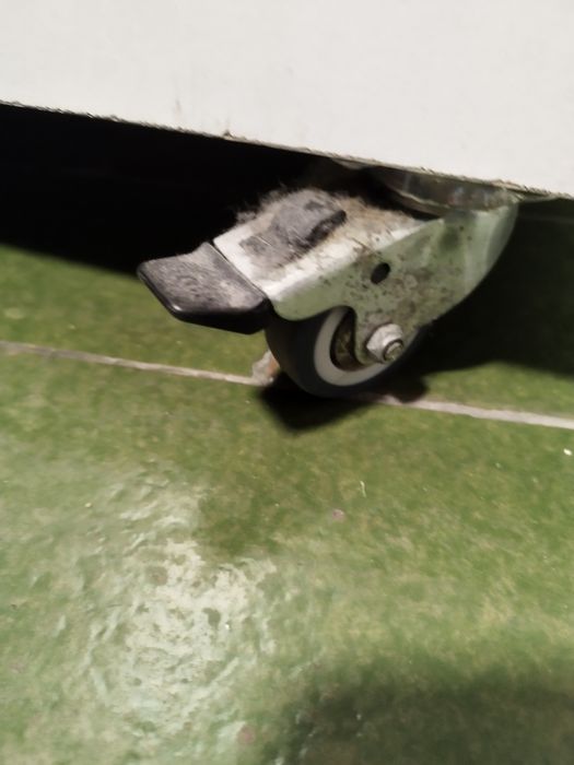 Movel com rodas 5 gavetas