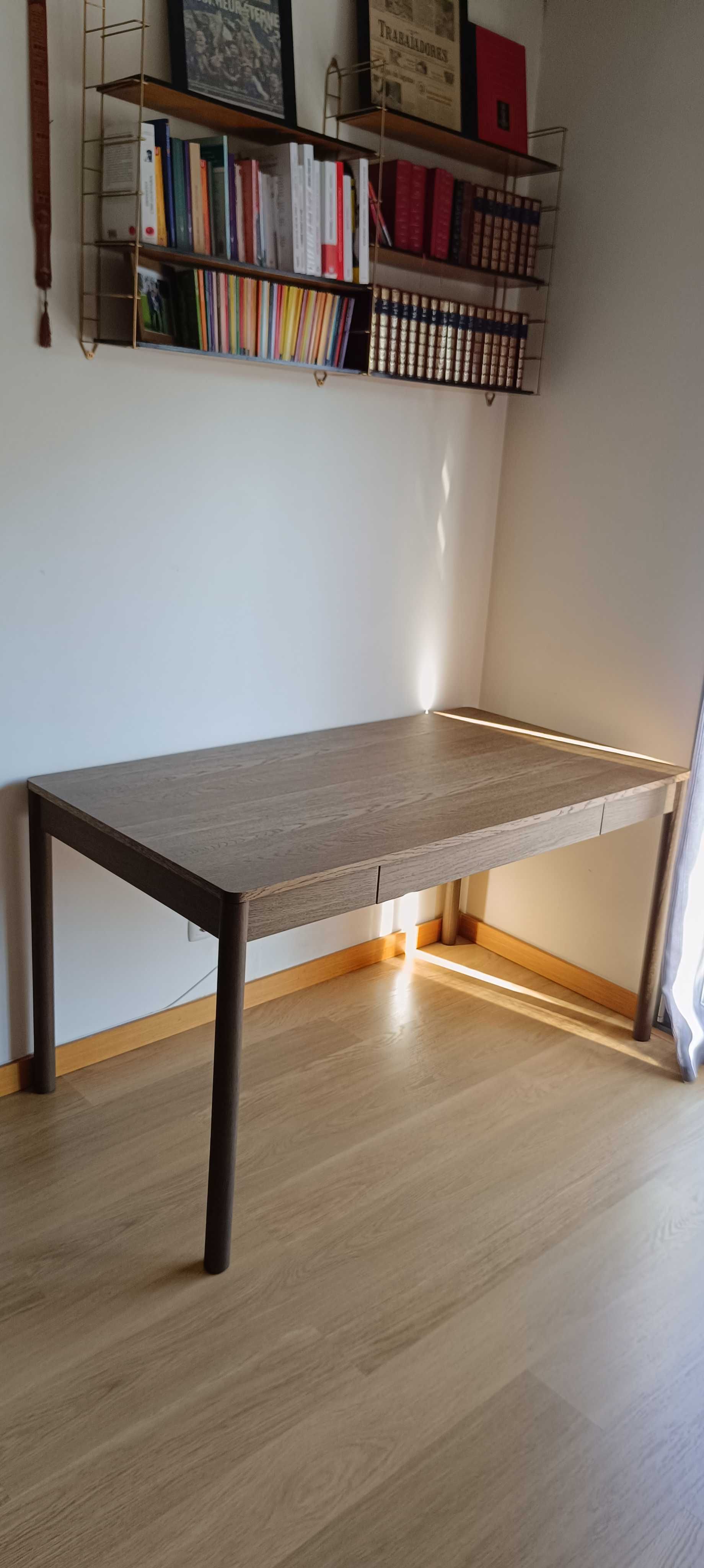 Mesa/bureau TONSTAD IKEA 140×75 cm – Como nova – Benfica, Lisboa