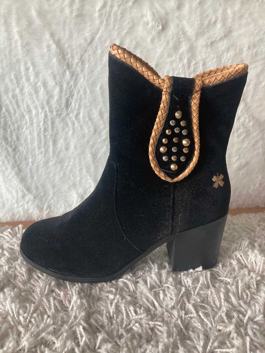 Botas pele nobuck/camurça preta, tamanho 36, novas