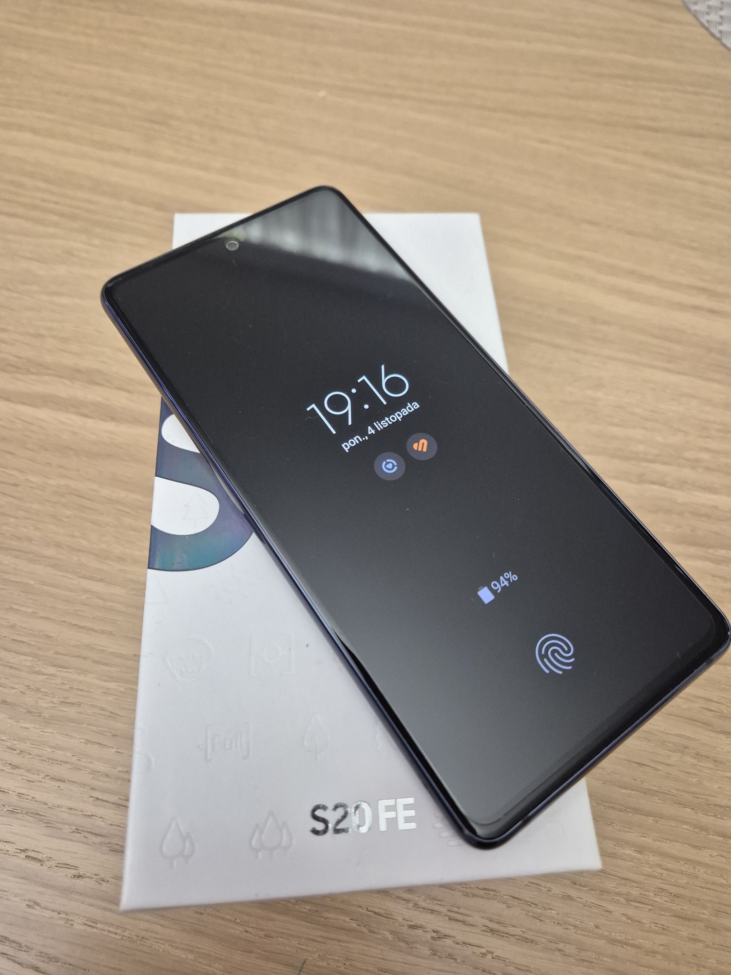 Samsung S20FE + etui Spigen