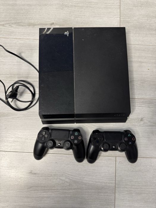 Playstation 4 + 2 pady + GTA V