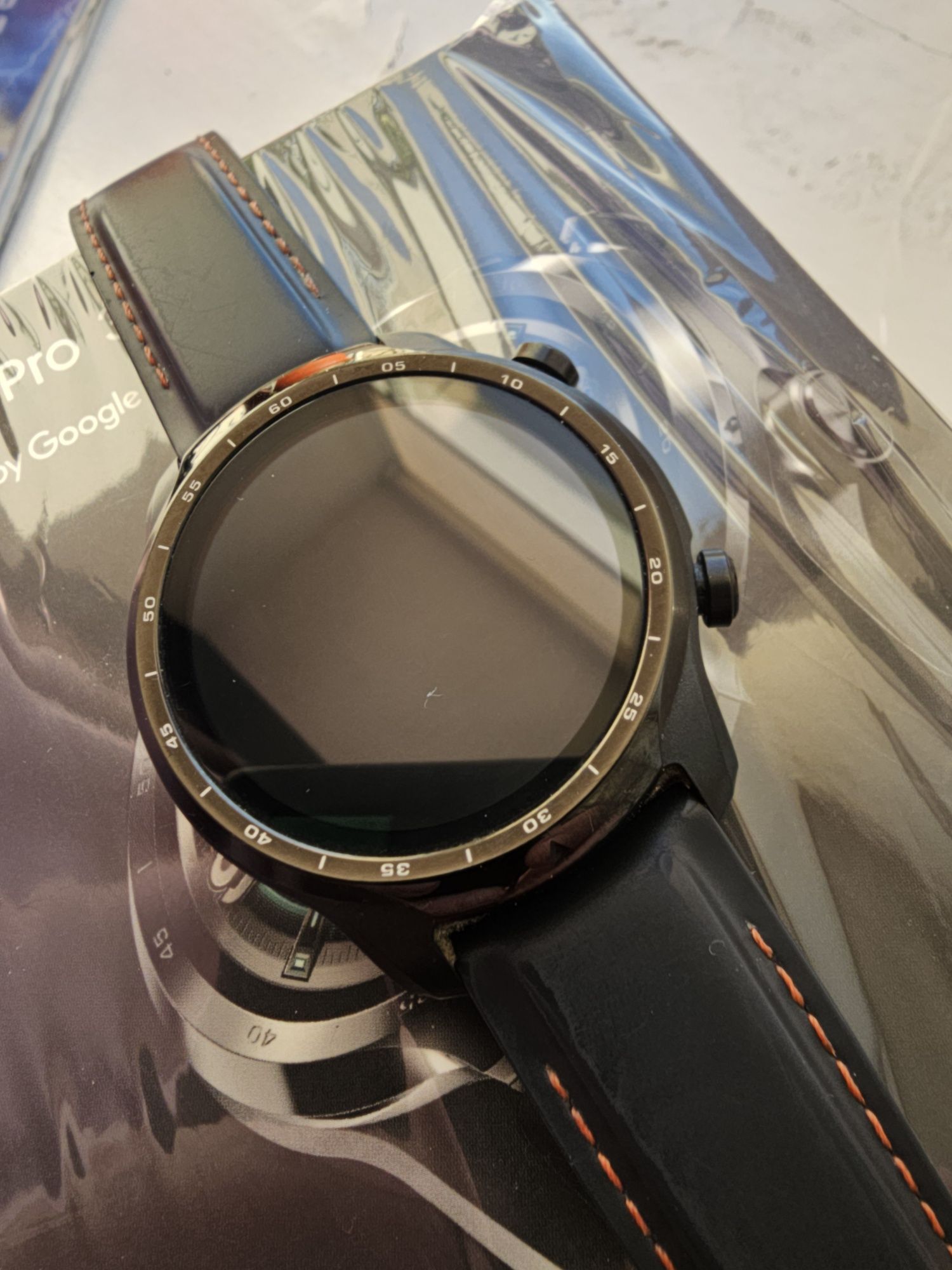 Умные часы TicWatch Pro 3.
