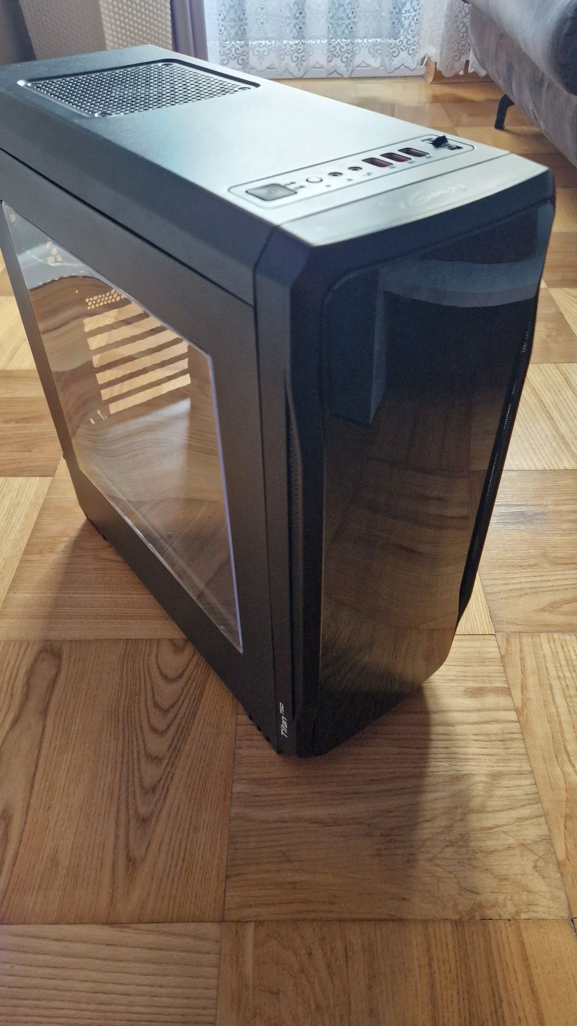 Obudowa Genesis Titan 750