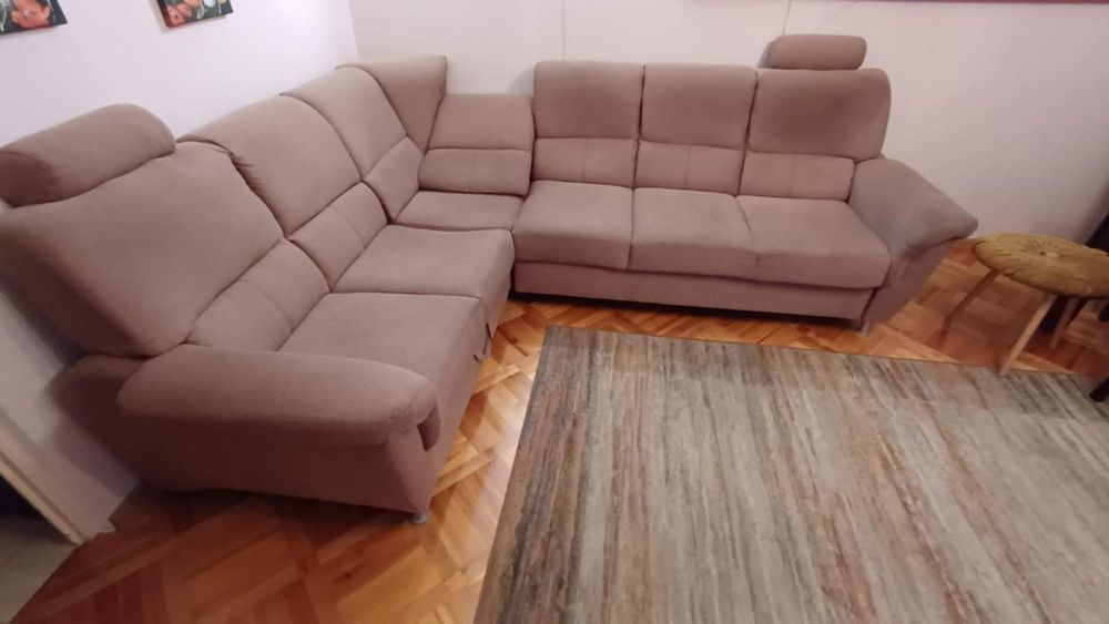 Narożnik z krzesłami