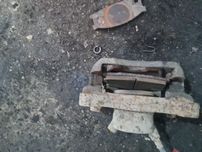 Zacisk hamulcowy przedni Mitsubishi Canter