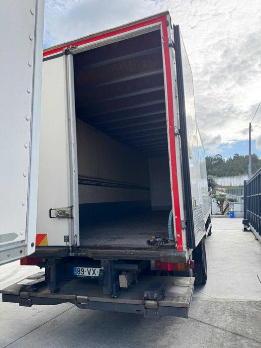 DAF CF75.310, 8.50m c/plataforma retratil, 2007