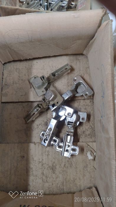 Vendo dobradiças para móveis 0,5 cada