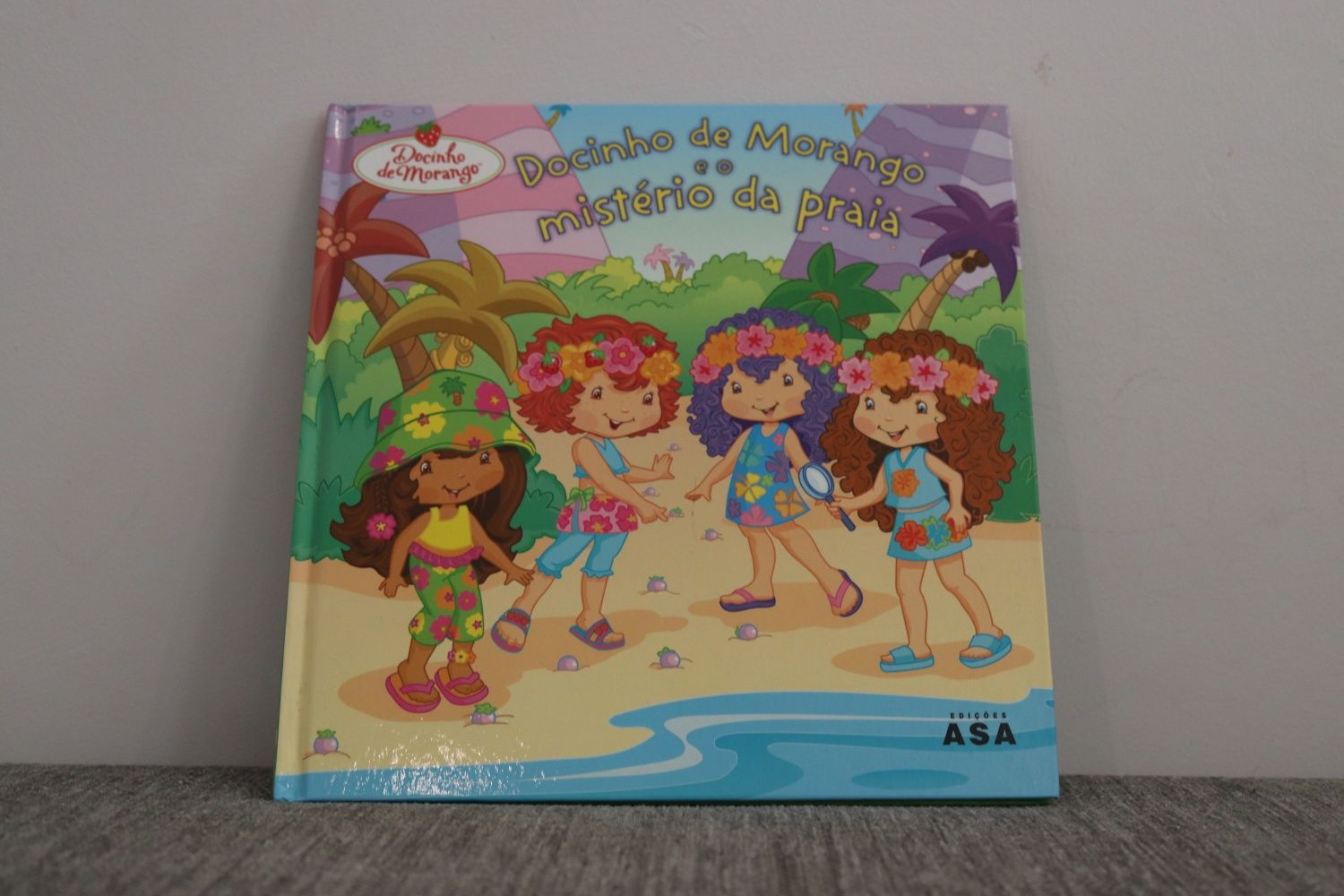 Livro Docinho de Morango e o Mistério da Praia