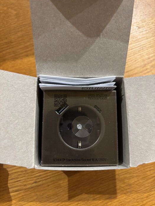 Gniazdo schuko USB Jung