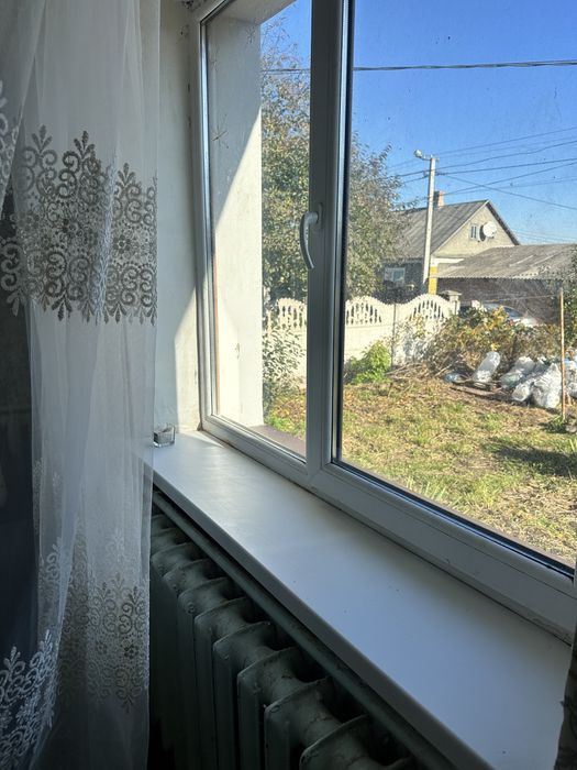 Половина цегляного будинку, з власною ділянкою