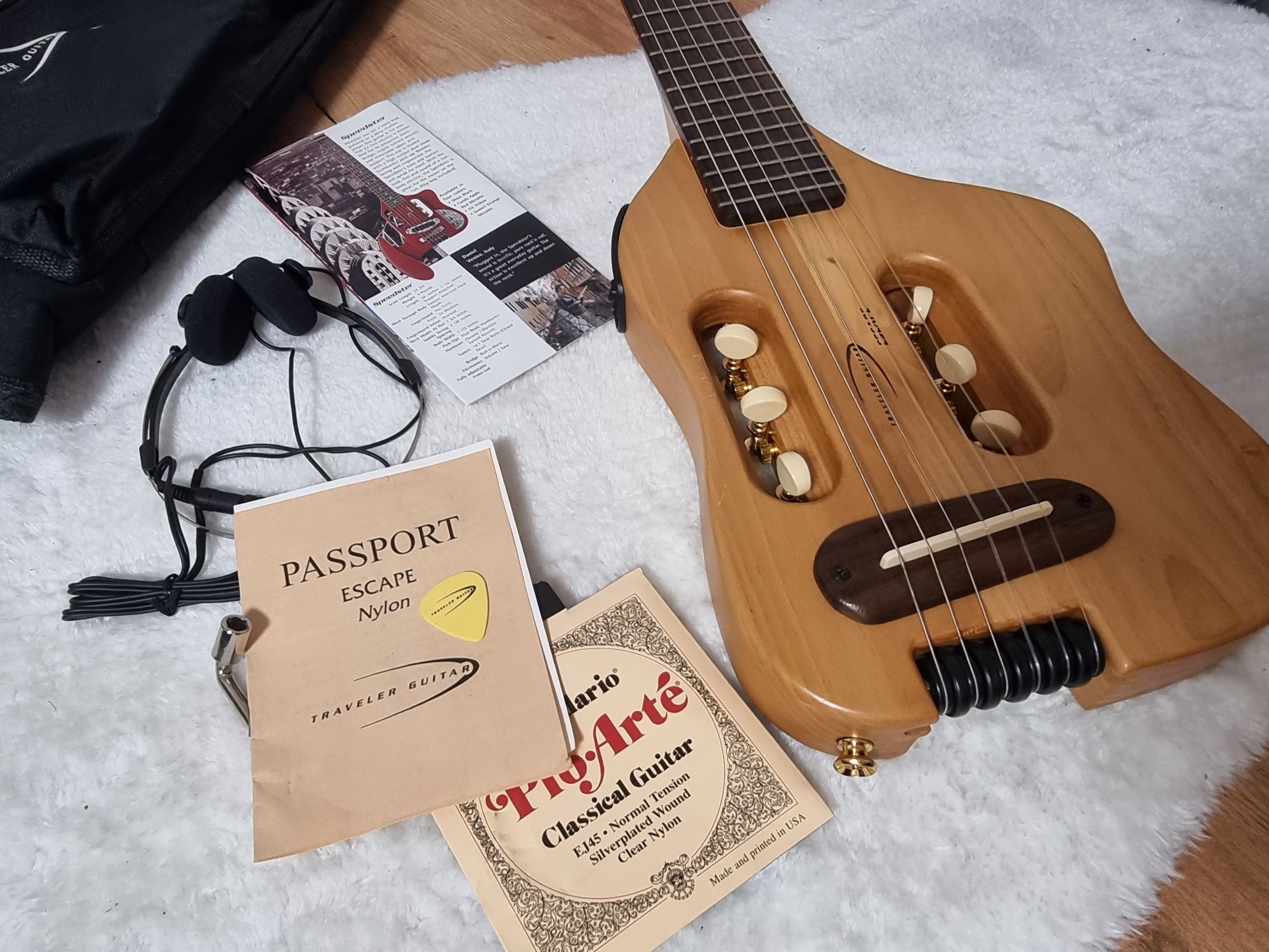 Traveler Guitar Original Escape Natural gitara podróżna klasyczna CASE