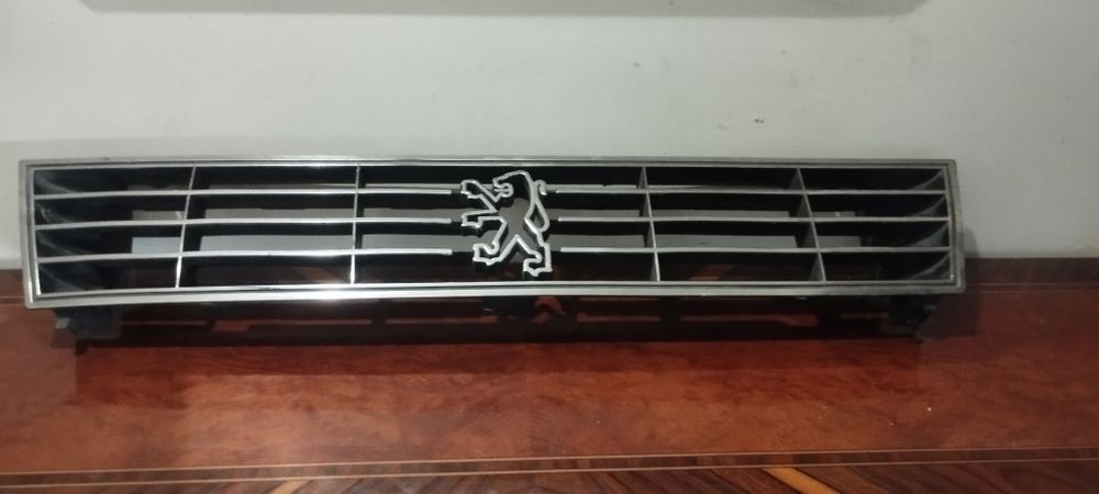 Grelha frontal Peugeot 505